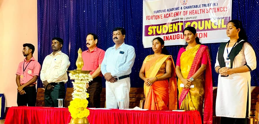 ಮಾಬುಕಳದ ಫಾರ್ಚ್ಯೂನ್ ಅಕಾಡೆಮಿಕ್ ಆಂಡ್ ಚಾರಿಟೇಬಲ್ ಟ್ರಸ್ಟ್ ಆಡಳಿತಕೊಳಪಟ್ಟ ಫಾರ್ಚ್ಯೂನ್ ಅಕಾಡೆಮಿ ಆಫ್ ಹೆಲ್ತ್ ಸಾಯನ್ಸ್ನ ವಿದ್ಯಾರ್ಥಿ ಸಂಘದ ಉದ್ಘಾಟನಾ ಸಮಾರಂಭ ನಡೆಯಿತು.
