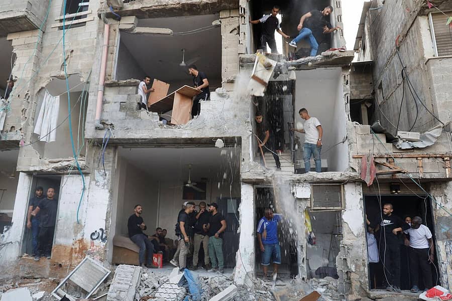 <div class="paragraphs"><p>ದಾಳಿಯಿಂದಾಗಿ ಕಟ್ಟಡಕ್ಕೆ ಹಾನಿಯಾಗಿರುವುದು</p></div>