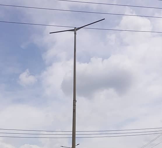 ವಿದ್ಯುತ್ ಕಂಬಗಳಿಗೆ ಬಲ್ಬಗಳು ಇಲ್ಲದಿರುವದು.