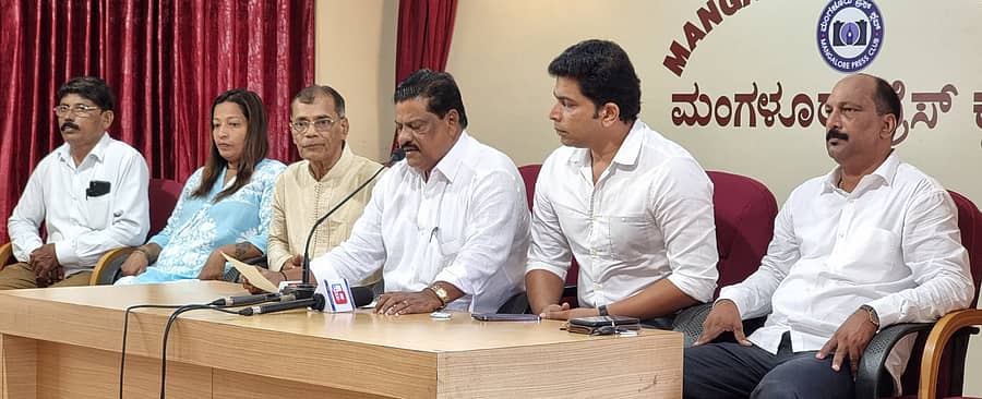 ಪತ್ರಿಕಾಗೋಷ್ಠಿಯಲ್ಲಿ ಜೆ.ನಾಗೇಂದ್ರ ಕುಮಾರ್ ಮಾತನಾಡಿದರು. ಭಾಸ್ಕರ ರಾವ್, ವೀಣಾ, ಮಹೇಶ್ ಕೋಡಿಕಲ್, ವಿವೇಕ್ ರಾಜ್ ಪೂಜಾರಿ, ಮನೋರಾಜ್ ಇದ್ದಾರೆ