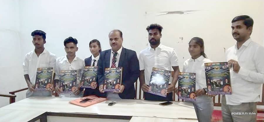 ಸಿಂಧನೂರಿನ ಸತ್ಯಗಾರ್ಡನ್ನಲ್ಲಿ ನ.25 ಮತ್ತು 26ರಂದು ನಡೆಯುವ ಅಂತರರಾಷ್ಟ್ರೀಯ ಕರಾಟೆ ಸ್ಪರ್ಧೆಯ ಪೋಸ್ಟರ್ ಅನ್ನು ಪ್ರವಾಸಿ ಮಂದಿರದಲ್ಲಿ ಶನಿವಾರ ಬಿಡುಗಡೆ ಮಾಡಲಾಯಿತು