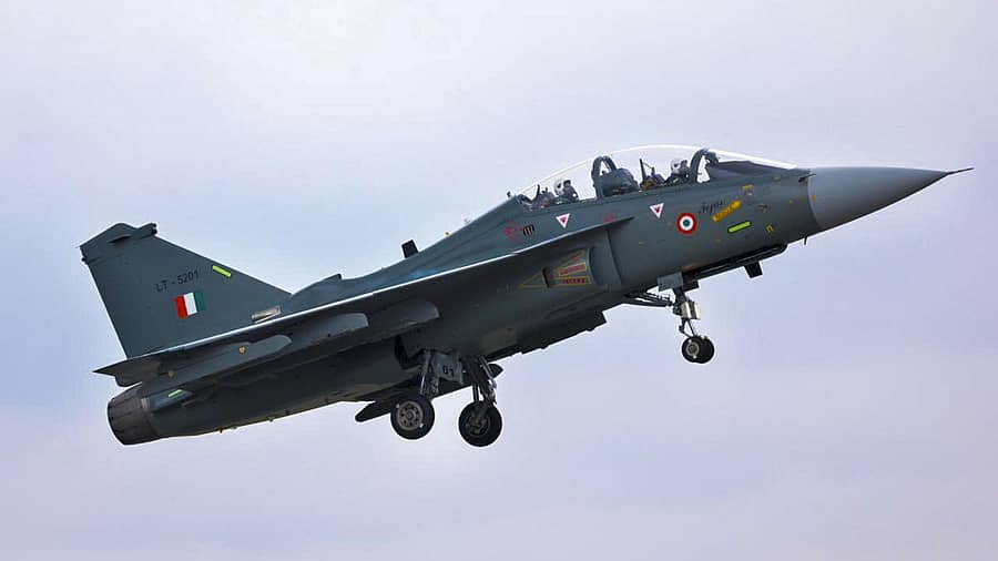 <div class="paragraphs"><p>ಎಚ್ಎಎಲ್ ದೇಶಿಯವಾಗಿ ನಿರ್ಮಾಣ ಮಾಡಿರುವ ತೇಜಸ್ ಲಘು ಯುದ್ಧ ವಿಮಾನ</p></div>