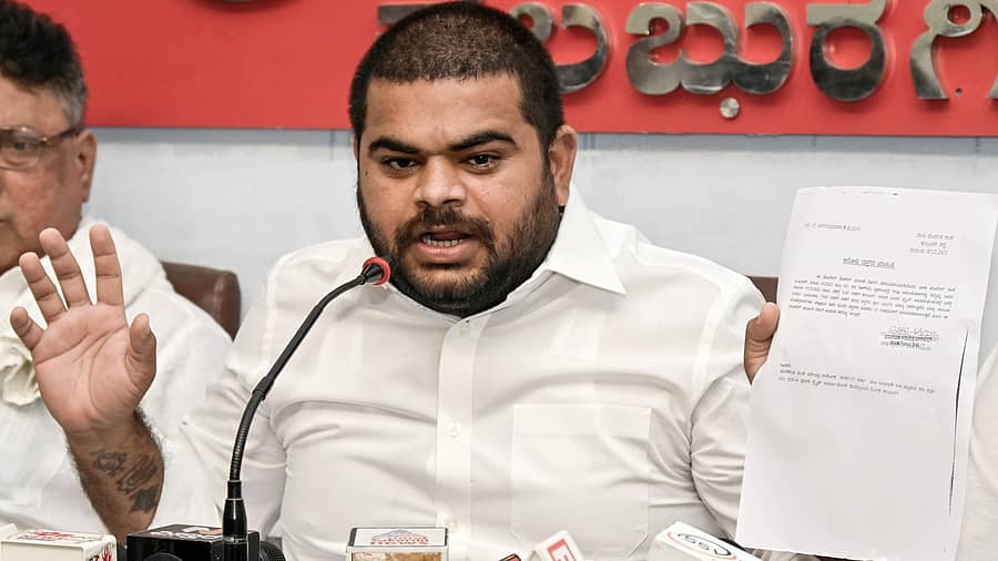 <div class="paragraphs"><p>ಮಣಿಕಂಠ ರಾಠೋಡ</p></div>