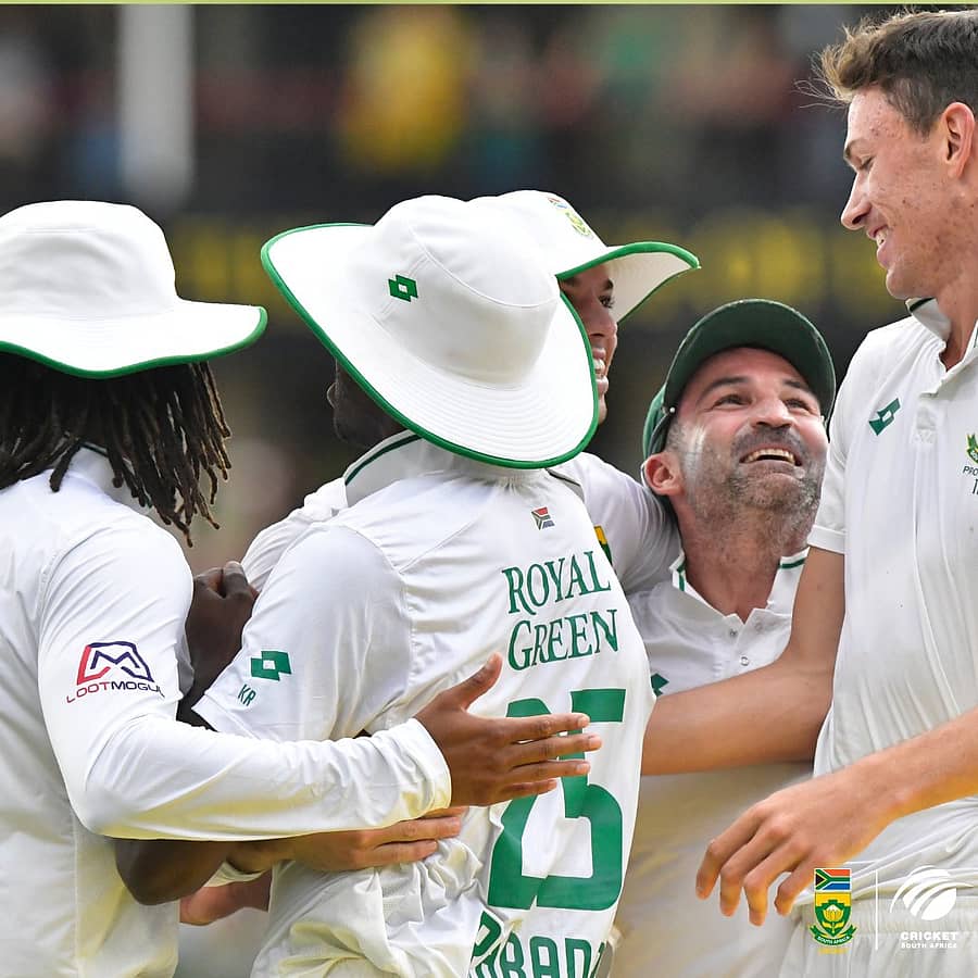 <div class="paragraphs"><p>ಸಹ ಆಟಗಾರರೊಂದಿಗೆ ಡೀನ್ ಎಲ್ಗರ್ ಸಂಭ್ರಮ</p></div>