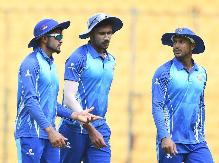 <div class="paragraphs"><p>ಕರ್ನಾಟಕದ ಮನೀಷ್ ಪಾಂಡೆ ವಿ. ಕೌಶಿಕ್ ಮತ್ತು ಮಯಂಕ್ ಅಗರವಾಲ್ </p></div>