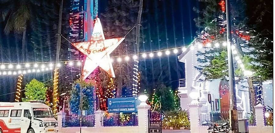 <div class="paragraphs"><p>ಕ್ರಿಸ್ಮಸ್ ಹಬ್ಬ ಪ್ರಯುಕ್ತ ಹಾಸನದ ಸಿಎಸ್ಐ ವೆಸ್ಲಿ ಚರ್ಚ್ನಲ್ಲಿ ಸಿದ್ಧತೆ</p></div>