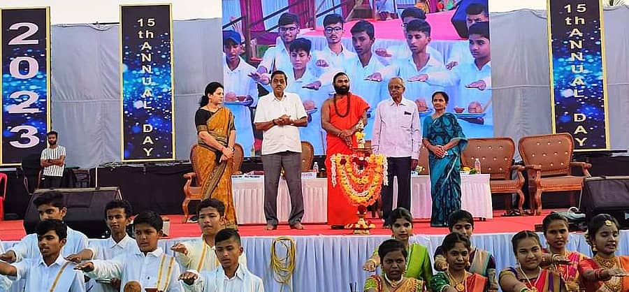 ಹೊನ್ನಾಳಿಯ ಶ್ರೀಸಾಯಿ ಗುರುಕುಲ ಶಾಲೆಯ ವಾರ್ಷಿಕೋತ್ಸವ ಸಮಾರಂಭವನ್ನು ವಚನಾನಂದ ಸ್ವಾಮೀಜಿ ಉದ್ಘಾಟಿಸಿದರು