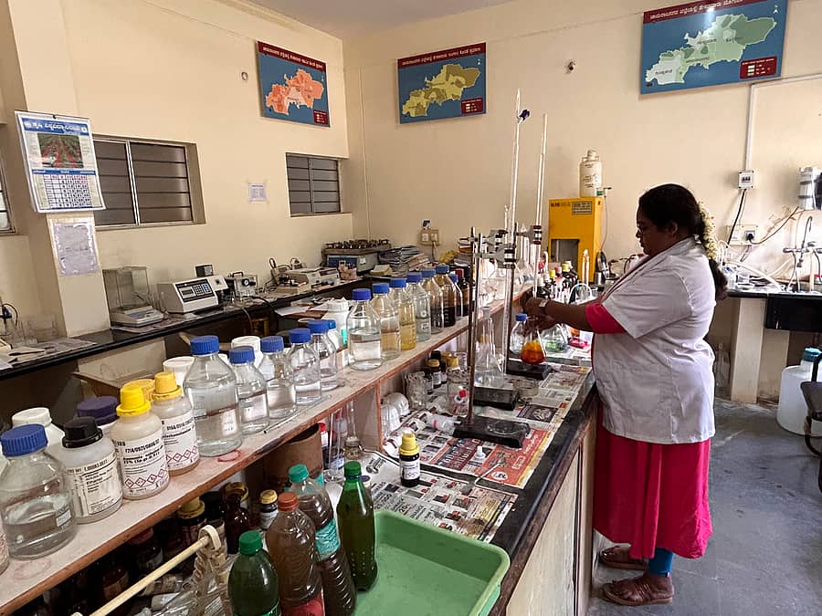 ಚಾಮರಾಜನಗರದ ಹರದನಹಳ್ಳಿಯ ಕೃಷಿ ವಿಜ್ಞಾನ ಕೇಂದ್ರದಲ್ಲಿರುವ ಮಣ್ಣು ಮತ್ತು ನೀರು ಪರೀಕ್ಷಾ ಪ್ರಯೋಗಾಲಯ