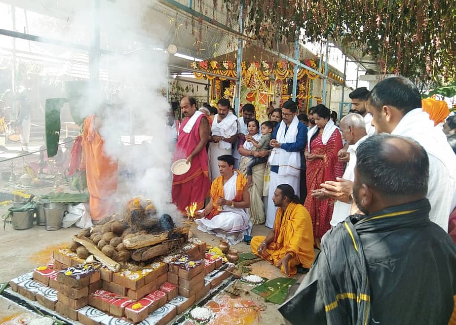 ಮೂಡಿಗೆರೆಯ ಅಯ್ಯಪ್ಪಸ್ವಾಮಿ ದೇವಾಲಯದಲ್ಲಿ ಶನಿವಾರ ವಾರ್ಷಿಕ ದೀಪೋತ್ಸವದ ಅಂಗವಾಗಿ ಚಂಡಿಕಾಹೋಮ ನಡೆಸಲಾಯಿತು