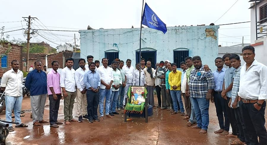 <div class="paragraphs"><p>ಬೀದರ್ನ ಮೈಲೂರಿನಲ್ಲಿ ವಿಶ್ವ ಶಾಂತಿ ಬೌದ್ಧ ವಿಹಾರ ಅಭಿವೃದ್ಧಿ ಸಮಿತಿಯಿಂದ ಡಾ.ಬಿ.ಆರ್. ಅಂಬೇಡ್ಕರ್ ಅವರ ಮಹಾ ಪರಿನಿರ್ವಾಣ ದಿನ ಆಚರಿಸಲಾಯಿತು</p></div>