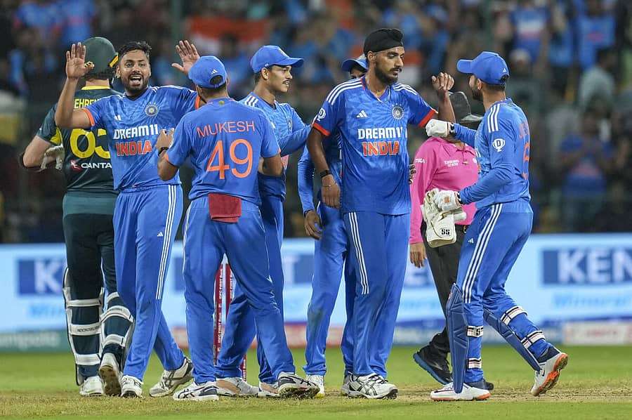 <div class="paragraphs"><p>ಪಂದ್ಯ ಗೆದ್ದ ಬಳಿಕ ಭಾರತೀಯ ಆಟಗಾರರ ಸಂಭ್ರಮ</p></div>