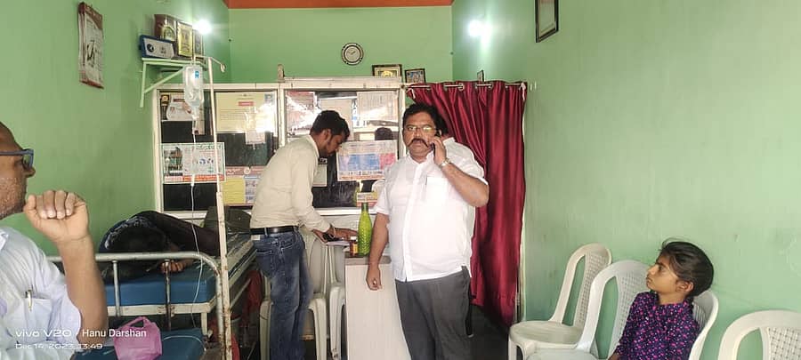 ಸುರಪುರದ ವಿವಿಧೆಡೆ ತಾಲ್ಲೂಕು ಆರೋಗ್ಯಾಧಿಕಾರಿ ನೇತೃತ್ವದ ತಂಡ ಗುರುವಾರ ಖಾಸಗಿ ಆಸ್ಪತ್ರೆ ಮತ್ತು ಡಯಗ್ನೋಸ್ಟಿಕ್ ಕೇಂದ್ರಗಳ ಮೇಲೆ ದಾಳಿ ನಡೆಸಿತು