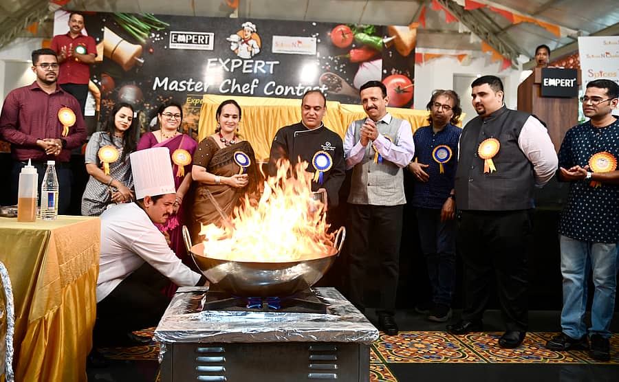 ಕಾರ್ಯಕ್ರಮದಲ್ಲಿ ಓಷಿಯನ್ ಪರ್ಲ್ ಹೊಟೇಲ್ನ ಎಕ್ಸ್ಯುಟಿವ್ ಷೆಫ್ ದೇವರತ್ ಮಂಡಲ್ ಅವರು ಅಡುಗೆಯ ಪ್ರಾತ್ಯಕ್ಷಿಕೆ ನೀಡಿದರು. ಅರಿತ್ ಜೋಯಲ್ ಪಿಂಟೊ, ಅನನ್ಯಾ ಹರೀಶ್, ಅನುರಾಧಾ ಜಿ ಭಟ್, ಉಷಾಪ್ರಭಾ ನಾಯಕ್, ದಿನೇಶ್ ಪಲ್ಲಿಯಿಲ್, ನರೇಂದ್ರ ನಾಯಕ್, ಉಸ್ತಾದ್ ರಫೀಕ್ ಖಾನ್, ಡೆಂಝಿಲ್ ಡಿಕೋಸ್ಟ, ಮೋಹನ್ ಪೈ ಮತ್ತಿತರರು ಭಾಗವಹಿಸಿದ್ದರು – ಪ್ರಜಾವಾಣಿ ಚಿತ್ರ