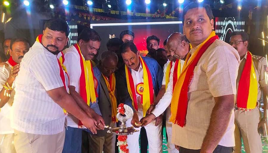 ಶ್ರೀನಿವಾಸಪುರದಲ್ಲಿ ಕರ್ನಾಟಕ ರಾಜ್ಯೋತ್ಸವ ಅಂಗವಾಗಿ ಏರ್ಪಡಿಸಿದ್ದ ರಸ ಸಂಜೆ ಕಾರ್ಯಕ್ರಮವನ್ನು ಶಾಸಕ ಜಿ.ಕೆ.ವೆಂಕಟಶಿವಾರೆಡ್ಡಿ ಉದ್ಘಾಟಿಸಿದರು