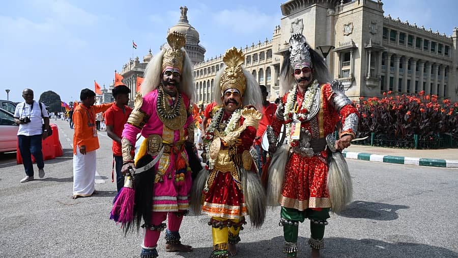 <div class="paragraphs"><p>ಜಾನಪದ ಕಲಾ ತಂಡ</p></div>