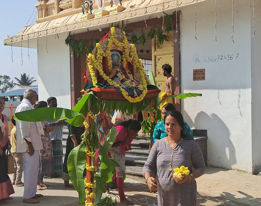 ಮಚ್ಚೇರಿಯ ಸೌಮ್ಯ ಯೋಗಾನರಸಿಂಹ ದೇವಸ್ಥಾನದಲ್ಲಿ ವೈಕುಂಠ ಏಕಾದಶಿ ಪ್ರಯುಕ್ತ ವೈಕುಂಠ ದ್ವಾರ ನಿರ್ಮಿಸಲಾಗಿತ್ತು