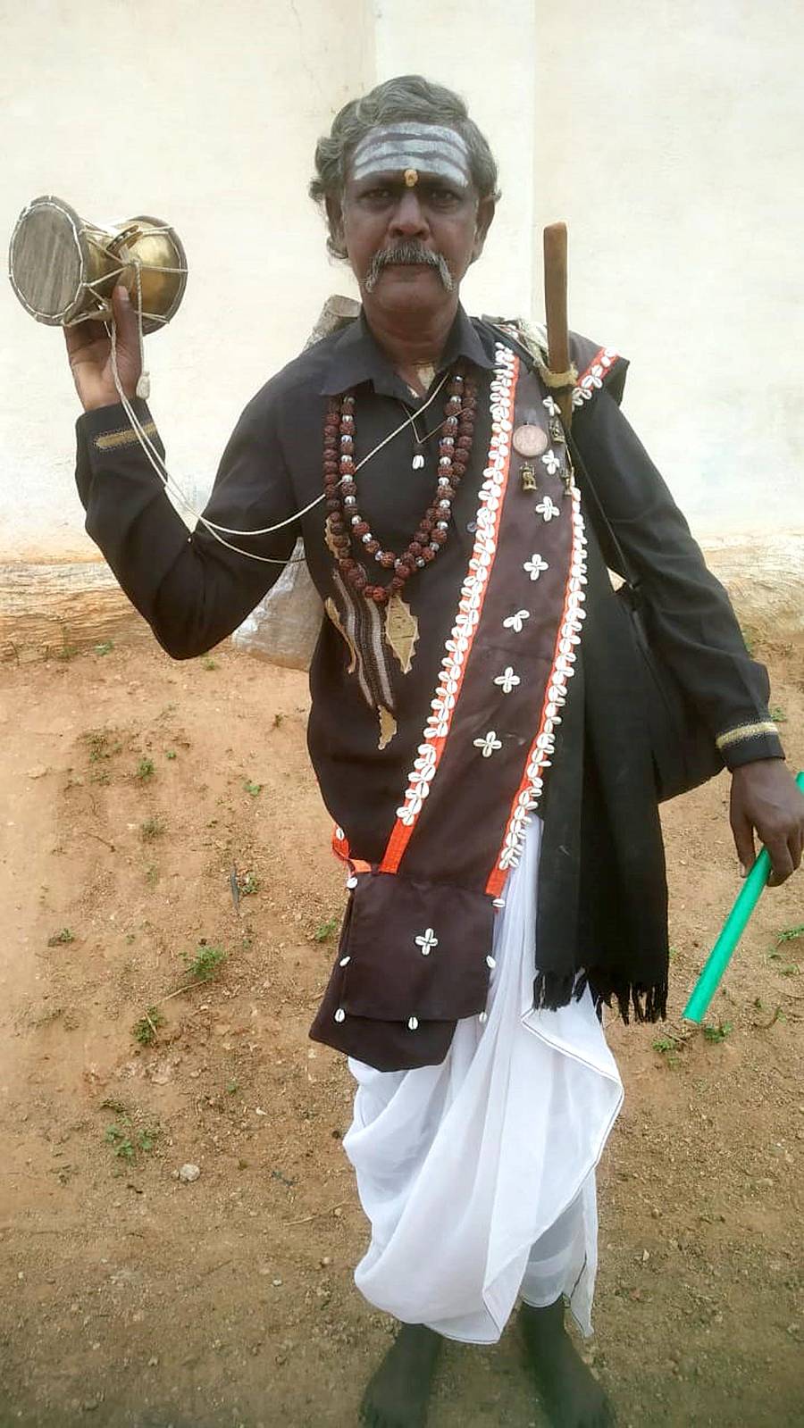 ಶಿಡ್ಲಘಟ್ಟ ತಾಲ್ಲೂಕಿನ ಹನುಮಂತಪುರಕ್ಕೆ ಬಂದಿದ್ದ ಗೊರವಯ್ಯ