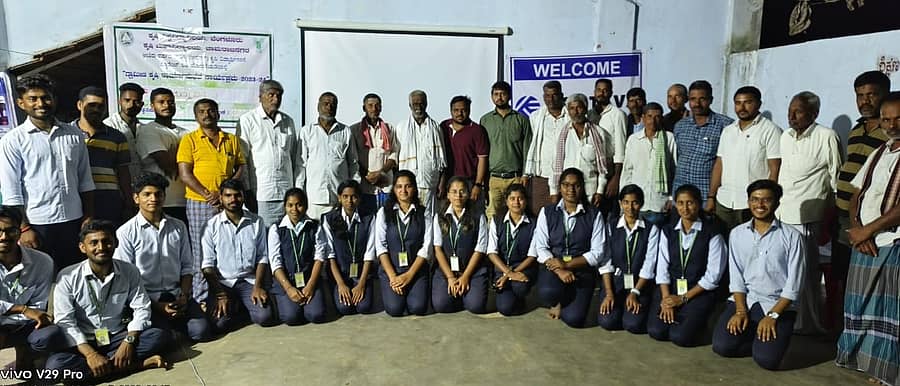 ಗುಂಡ್ಲುಪೇಟೆ ತಾಲ ದೊಡ್ಡತುಪ್ಪೂರು ಗ್ರಾಮದಲ್ಲಿ ಚಾಮರಾಜನಗರ ಕೃಷಿ ಮಹಾವಿದ್ಯಾಲಯದ ವಿದ್ಯಾರ್ಥಿಗಳಿಂದ ವಿಶ್ವ ಮಣ್ಣು ದಿನವನ್ನು ಆಚರಣೆ ಮಾಡಲಾಯಿತು.