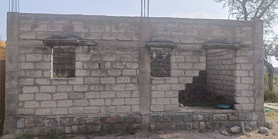 ಅಪೂರ್ಣಗೊಂಡ ಅಂಗನವಾಡಿ ಕಟ್ಟಡ...