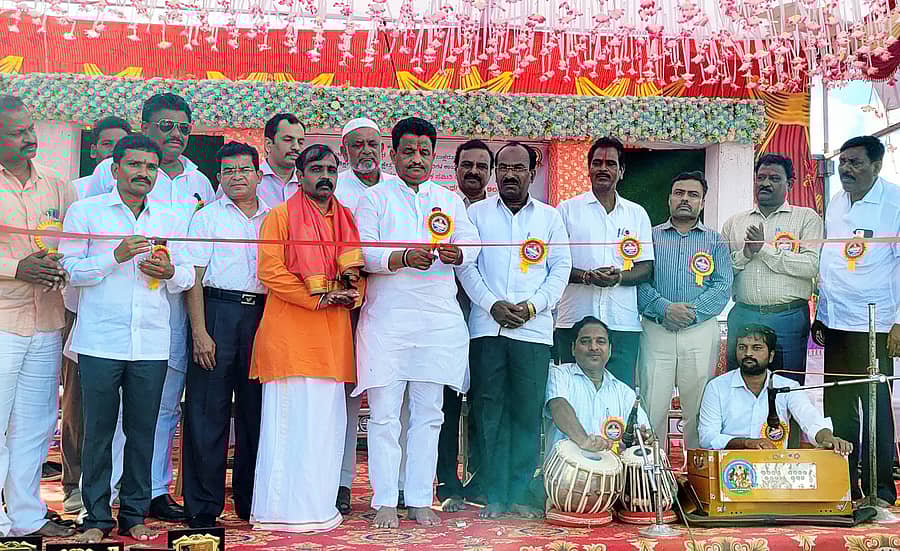 ಆಲಮೇಲ ತಾಲ್ಲೂಕು ಮಟ್ಟದ ಪ್ರತಿಭಾ ಕಾರಂಜಿ ಕಾರ್ಯಕ್ರಮವನ್ನು ಶಾಸಕ ಅಶೋಕ ಮನಗೂಳಿ ಉದ್ಘಾಟಿಸಿದರು