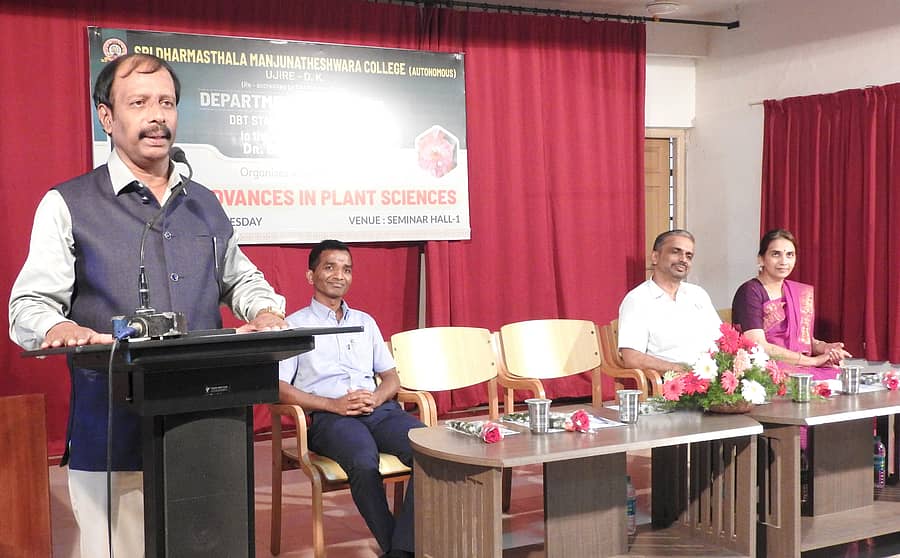 ಡಾ.ಪ್ರದೀಪ್ ನಾವೂರು ವಿಚಾರ ಸಂಕಿರಣ ಉದ್ಘಾಟಿಸಿದರು