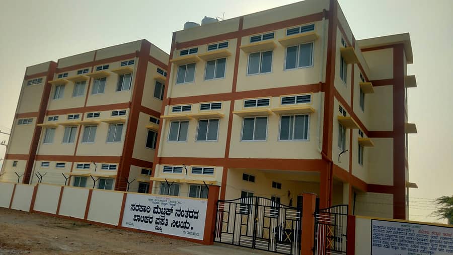 ಮಸ್ಕಿಯಲ್ಲಿ ಸಮಾಜ ಕಲ್ಯಾಣ ಇಲಾಖೆ ವತಿಯಿಂದ ನಿರ್ಮಿಸಲಾದ ಮೆಟ್ರಿಕ್ ನಂತರದ ಬಾಲಕರ ವಸತಿ ನಿಲಯ ಕಟ್ಟಡ