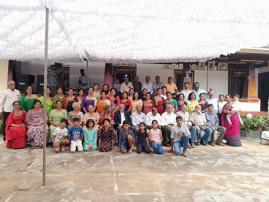 ವಿರಾಜಪೇಟೆ ಸಮೀಪದ ಕುಂದಾ ಮನೆಯಪಂಡ ಕುಟುಂಬದ ಪುತ್ತರಿ ಒತ್ತೋರ್ಮೆ ಕೂಟ ಈಚೆಗೆ ನಡೆಯಿತು