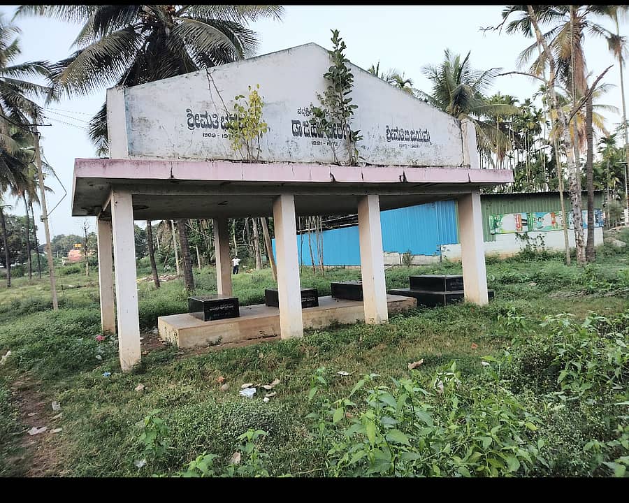 ಗುಬ್ಬಿ ವೀರಣ್ಣ ಅವರ ಸಮಾಧಿ ಸ್ಥಳ