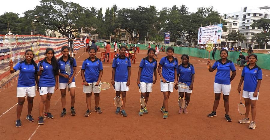 ರಾಜ್ಯಮಟ್ಟದ ಪಿಯು ಬಾಲ್ ಬ್ಯಾಡ್ಮಿಂಟನ್ನಲ್ಲಿ ಸೆಮಿಫೈನಲ್ಗೆ ಪ್ರವೇಶಿಸಿದ ದಕ್ಷಿಣ ಕನ್ನಡದ ಬಾಲಕಿಯರ ತಂಡ –ಪ್ರಜಾವಾಣಿ ಚಿತ್ರ