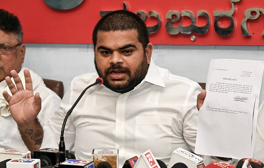 <div class="paragraphs"><p>ಮಣಿಕಂಠ ರಾಠೋಡ</p></div>