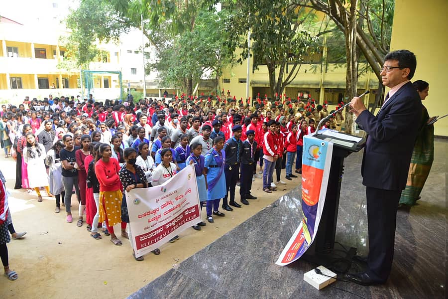ವಿಜಯನಗರದ ಸರ್ಕಾರಿ ಪ್ರಥಮ ದರ್ಜೆ ಕಾಲೇಜಿನಲ್ಲಿ ನಡೆದ ‘ಯುವ ಮತದಾರರ ನೋಂದಣಿ ಅಭಿಯಾನ’ಕ್ಕೆ ತುಷಾರ್ ಗಿರಿನಾಥ್ ಚಾಲನೆ ನೀಡಿ ಮಾತನಾಡಿದರು.