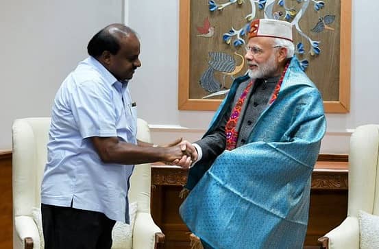 <div class="paragraphs"><p>ಎಚ್.ಡಿ.ಕುಮಾರಸ್ವಾಮಿ ಮತ್ತು ಪ್ರಧಾನಿ ನರೇಂದ್ರ ಮೋದಿ (ಸಂಗ್ರಹ ಚಿತ್ರ)</p></div>