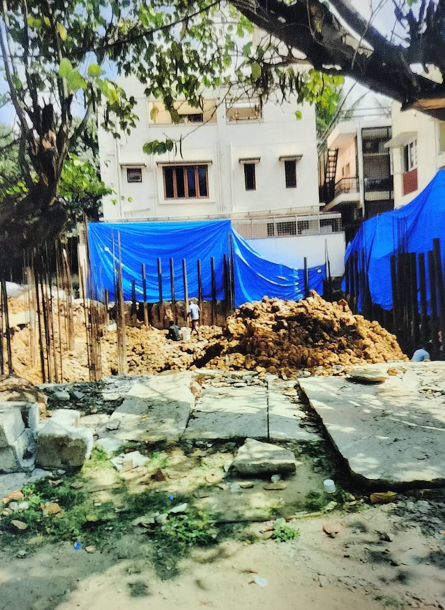 ಬಾಣಸವಾಡಿ ಸರ್ವೆ ನಂ. 261ರಲ್ಲಿ ಬಿಡಿಎ ಭೂಸ್ವಾಧೀನದ ಅಂತಿಮ ಅಧಿಸೂಚನೆಯಲ್ಲಿರುವ ಭೂಮಿಯಲ್ಲಿ ಆರಂಭವಾಗಿರುವ ಕಟ್ಟಡ ನಿರ್ಮಾಣ ಕಾಮಗಾರಿ