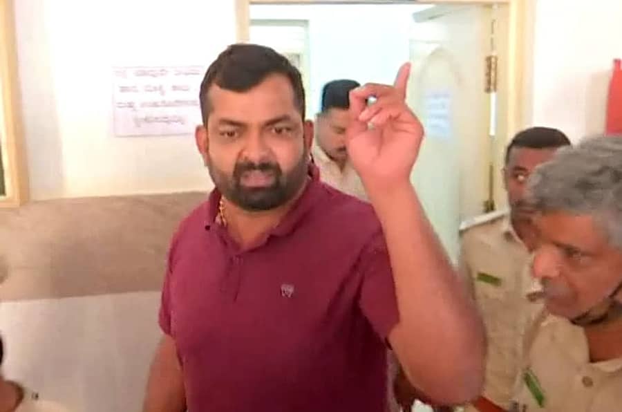 <div class="paragraphs"><p>ವಿಕ್ರಂ ಸಿಂಹ</p></div>