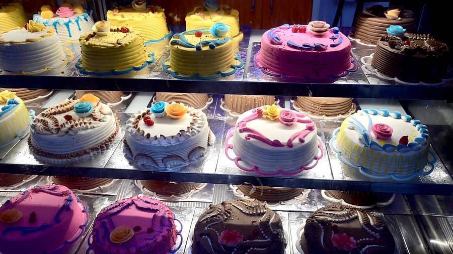 2024 ನೂತನ ವರ್ಷಕ್ಕೆ ಹುಬ್ಬಳ್ಳಿಯ ಬೇಕರಿ ಅಂಗಡಿಯೊಂದರಲ್ಲಿ ಸಿದ್ಧಪಡಿಸಿರುವ ವೈವಿಧ್ಯಮಯ ಕೇಕ್ಗಳು