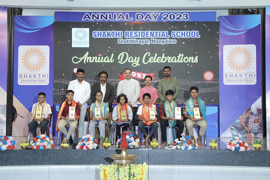 ಶಕ್ತಿ ಶಾಲೆಯ ವಾರ್ಷಿಕೋತ್ಸವದಲ್ಲಿ ವಿವಿಧ ಕ್ಷೇತ್ರಗಳಲ್ಲಿ ಸಾಧನೆ ಮಾಡಿದ ಮಕ್ಕಳನ್ನು ಗೌರವಿಸಲಾಯಿತು