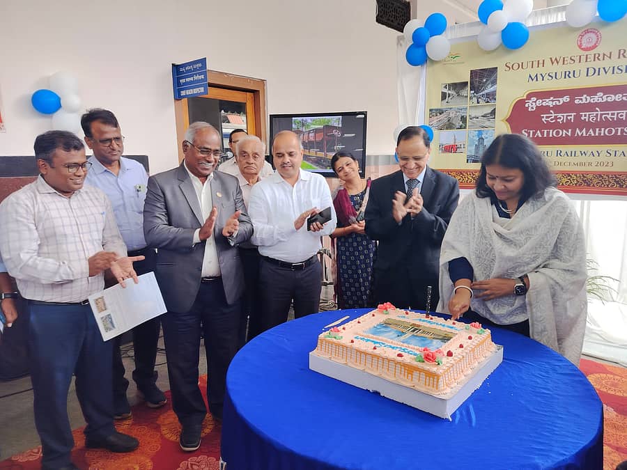 ಮೈಸೂರಿನ ಕೇಂದ್ರ ರೈಲು ನಿಲ್ದಾಣದ ಕಟ್ಟಡವನ್ನು ಉದ್ಘಾಟಿಸಿ 140 ವರ್ಷಗಳು ಕಳೆದ ನೆನಪಿಗಾಗಿ ‘ನಿಲ್ದಾಣ ಮಹೋತ್ಸವ’ವನ್ನು ಶುಕ್ರವಾರ ಆಚರಿಸಲಾಯಿತು