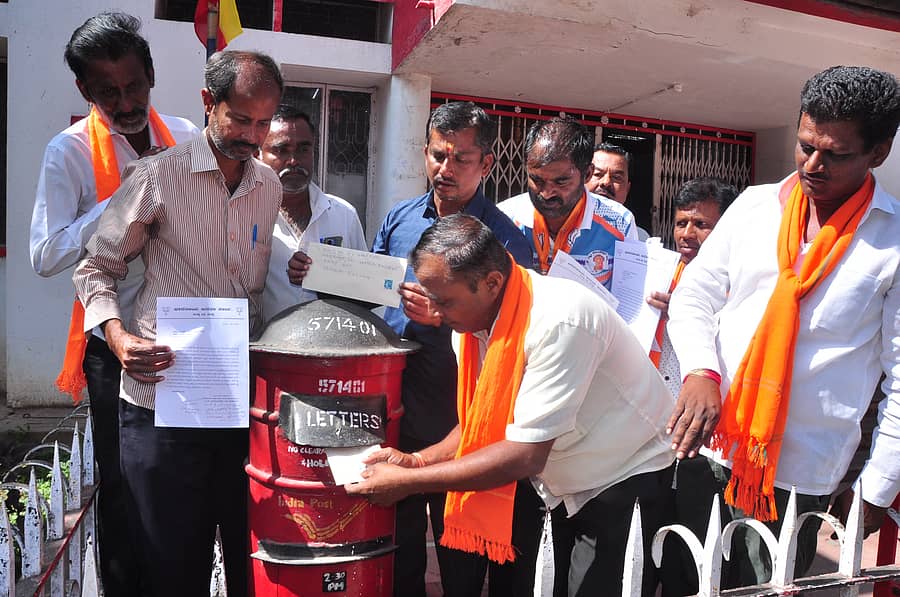 ಶಾಸಕ ಬಸನಗೌಡ ಪಾಟೀಲ ಯತ್ನಾಳ ಅವರು ಮಾಜಿ ಮುಖ್ಯಮಂತ್ರಿ ಬಿ.ಎಸ್‌.ಯಡಿಯೂರಪ್ಪ ವಿರುದ್ಧ ಲಘುವಾಗಿ ಮಾತನಾಡುವುದನ್ನು ನಿಲ್ಲಿಸುವಂತೆ ಆಗ್ರಹಿಸಿ ಬಿಜೆಪಿ ರಾಷ್ಟ್ರೀಯ ಅಧ್ಯಕ್ಷ ಜಗತ್‌ ಪ್ರಕಾಶ್‌ ನಡ್ಡಾ ಅವರಿಗೆ ಅಂಚೆ ಮೂಲಕ ಪತ್ರ ರವಾನಿಸಿದರು