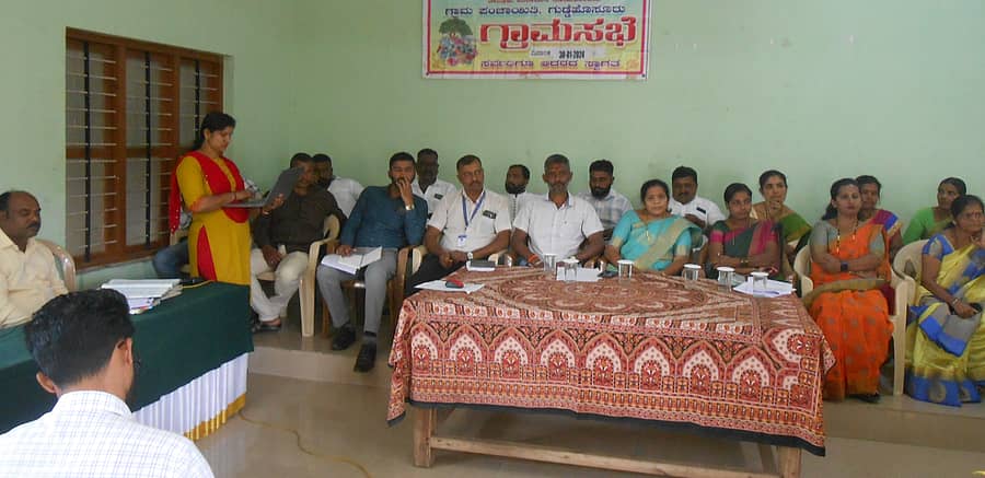ಕುಶಾಲನಗರ ಸಮೀಪದ ಗುಡ್ಡೆಹೊಸೂರು ಗ್ರಾಮ ಪಂಚಾಯತಿ ಅಧ್ಯಕ್ಷೆ ರುಕ್ಮಿಣಿ ಅಧ್ಯಕ್ಷತೆಯಲ್ಲಿನ ಗ್ರಾಮಸಭೆ