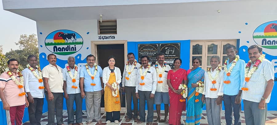 ದೇವನಹಳ್ಳಿ ತಾಲ್ಲೂಕಿನ ಬೈರದೇನಹಳ್ಳಿಯ ಹಾಲು ಉತ್ಪಾದಕರ ಸಹಕಾರ ಸಂಘದಲ್ಲಿ ಆಡಳಿತ ಮಂಡಳಿಗೆ ಅಧ್ಯಕ್ಷರಾಗಿ ಬಿ.ಎನ್.ಮಂಜುನಾಥ್, ಉಪಾಧ್ಯಕ್ಷರಾಗಿ ಬಿ.ಎಂ. ಕೃಷ್ಣಪ್ಪ ಆಯ್ಕೆಯಾದರು