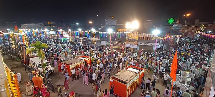 <div class="paragraphs"><p>ಪರ್ಯಾಯ ಮಹೋತ್ಸವಕ್ಕೆ ಹರಿದುಬರುತ್ತಿರುವ ಭಕ್ತಸಾಗರ</p></div>