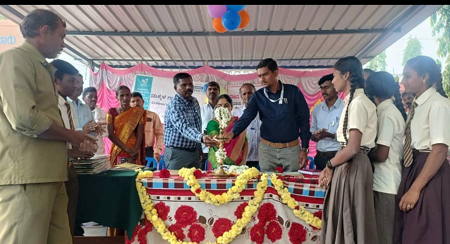 ಶಿರಾ ತಾಲ್ಲೂಕಿನ ತರೂರು ಗ್ರಾಮದಲ್ಲಿ ಮಕ್ಕಳ ಹಕ್ಕುಗಳ ಗ್ರಾಮಸಭೆಯನ್ನು ಗ್ರಾ.ಪಂ ಅಧ್ಯಕ್ಷೆ ಪುಷ್ಪಲಕ್ಷ್ಮಿ ಉದ್ಘಾಟಿಸಿದರು