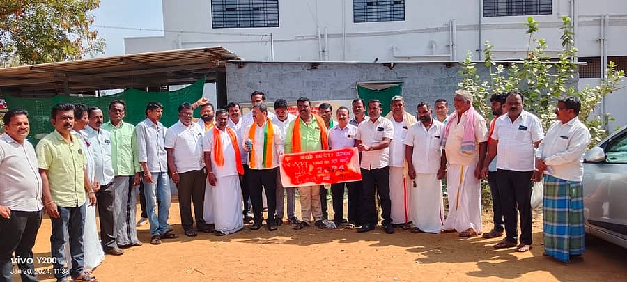 ಹೊನ್ನಾಳಿಯಲ್ಲಿ ಮತ್ತೊಮ್ಮೆ ಪ್ರಧಾನಿ ಎಂಬ ಗೋಡೆ ಬರಹಕ್ಕೆ ಮಾಜಿ ಸಚಿವ ಎಂ.ಪಿ.ರೇಣುಕಾಚಾರ್ಯ ಚಾಲನೆ ನೀಡಿದರು