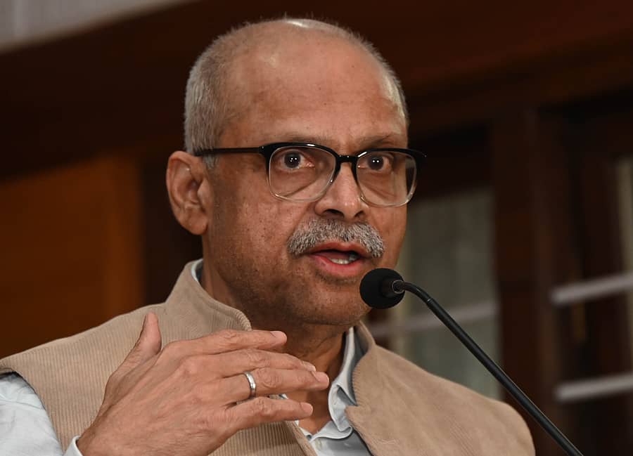 ಪರಕಾಲ ಪ್ರಭಾಕರ್