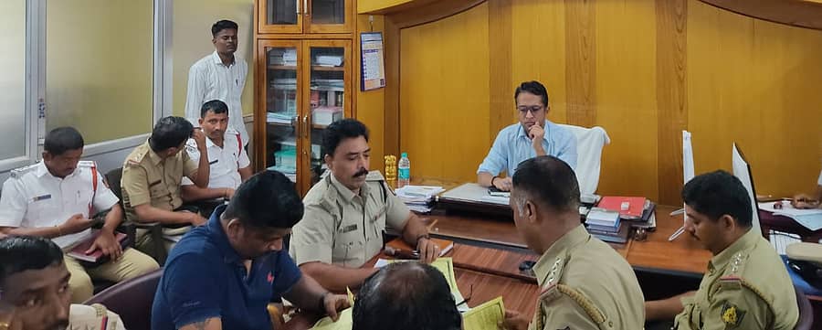 ಕೂರ್ಮಗಡದಲ್ಲಿ ನಡೆಯುವ ಜಾತ್ರೆಯ ಸುರಕ್ಷತಾ ಕ್ರಮಗಳ ಕುರಿತು ಉಪವಿಭಾಗಾಧಿಕಾರಿ ಕನಿಷ್ಕ ಅವರ ಅಧ್ಯಕ್ಷತೆಯಲ್ಲಿ ಸಭೆ ನಡೆಯಿತು 