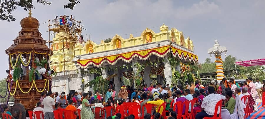 ಯಲಹಂಕ ಕ್ಷೇತ್ರದ ಮೈಲಪ್ಪನಹಳ್ಳಿ ಗ್ರಾಮದಲ್ಲಿ ಗುರುವಾರ ಉದ್ಘಾಟನೆಗೊಂಡ ಲಕ್ಷ್ಣಣ, ಆಂಜನೇಯಸ್ವಾಮಿ ಸಮೇತ ಸೀತಾರಾಮರ ದೇವಸ್ಥಾನದ ಹೊರ ನೋಟ.