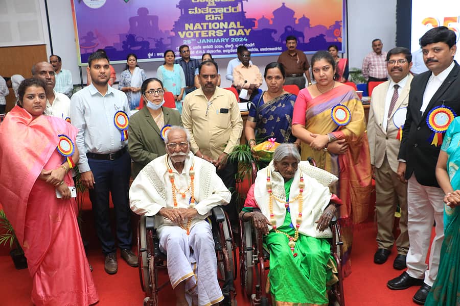 ಸಮಾರಂಭದಲ್ಲಿ ಶತಾಯುಷಿ ಮತದಾರರಾದ ಮೂಡ್ನಾಕೂಡು ಗ್ರಾಮದ ದೇವಪ್ಪ ಹಾಗೂ ಉಡಿಗಾಲ ಗ್ರಾಮದ ಲಕ್ಷ್ಮಮ್ಮ ಅವರನ್ನು ನ್ಯಾಯಾಧೀಶರು ಹಾಗೂ ಗಣ್ಯರು ಸನ್ಮಾನಿಸಿದರು