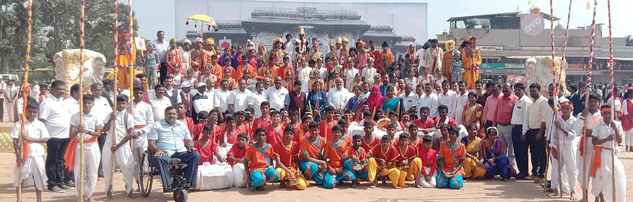 ಬೇಲೂರಿನಲ್ಲಿ ಆಯೋಜಿಸಲಾಗಿದ್ದ 75ನೇ ಗಣರಾಜ್ಯೋತ್ಸವ ಕಾರ್ಯಕ್ರಮದಲ್ಲಿ ವಿವಿಧ ಶಾಲೆಗಳ ವಿದ್ಯಾರ್ಥಿಗಳಿಂದ ಹೊಯ್ಸಳ ಉತ್ಸವ ನೃತ್ಯರೂಪಕ‌ ನಡೆಸಲಾಯಿತು.