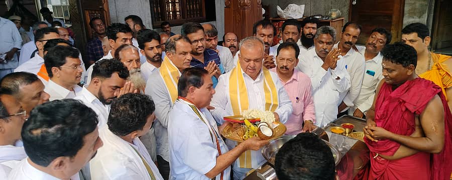 ಕೋಟ ಅಮೃತೇಶ್ವರಿ ದೇವಸ್ಥಾನಕ್ಕೆ ಸಚಿವ ರಾಮಲಿಂಗಾರೆಡ್ಡಿ ಭಾನುವಾರ ಭೇಟಿ ನೀಡಿದರು