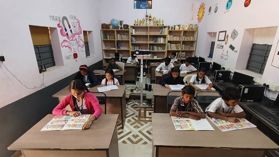 <div class="paragraphs"><p>ಡಿಜಿಟಲ್ ಕೊಠಡಿಯಲ್ಲಿ ಮಕ್ಕಳ ಓದು</p></div>